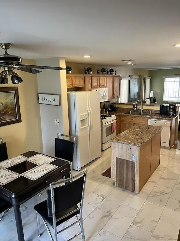 Vic'S 3 Bedroom 4Beds & Pool Centrally Located! Las Vegas